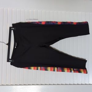 LuLaRoe Jade Capri Athletic leggings Size Large